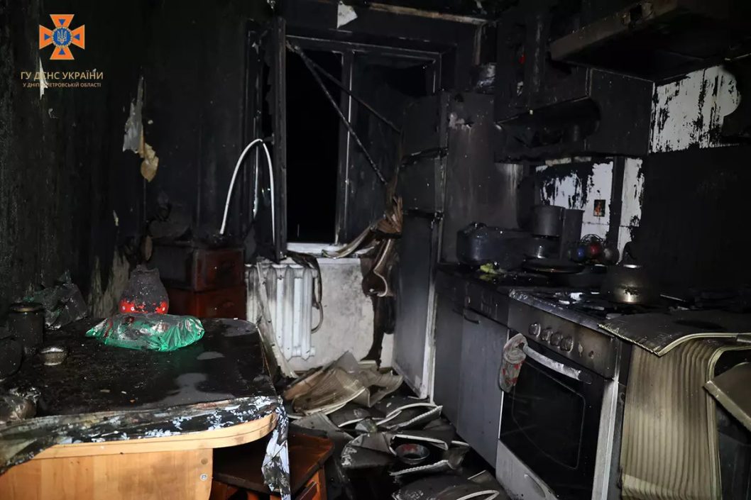 Вночі в одному з районів Дніпра вщент згоріла двокімнатна квартира - рис. 2