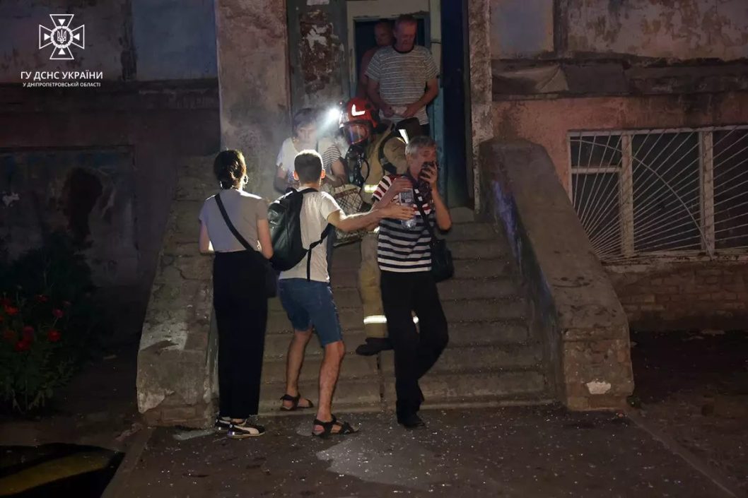 Масштабный пожар в многоэтажке в Днепре: 44 спасенных и 2 пострадавших - рис. 2