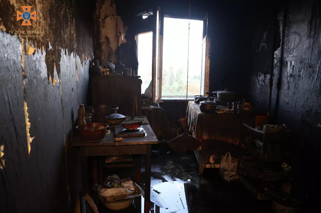 У Дніпрі на Янтарній сталася масштабна пожежа у багатоповерхівці  - рис. 3
