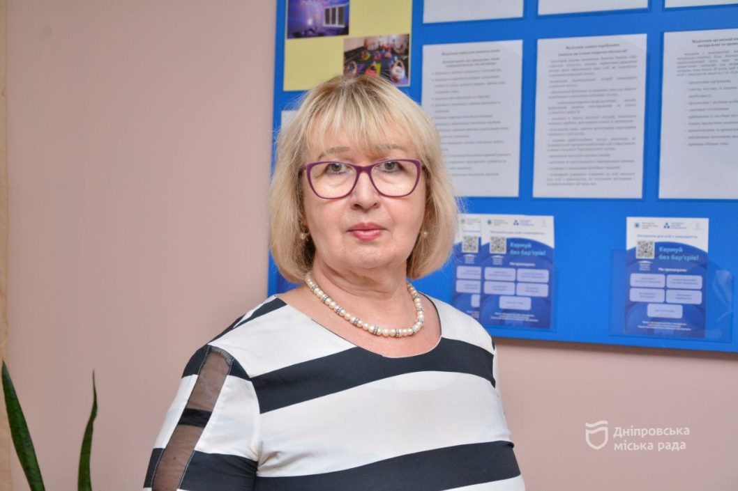 У територіальному центрі Дніпра підопічні виготовляють речі для військових