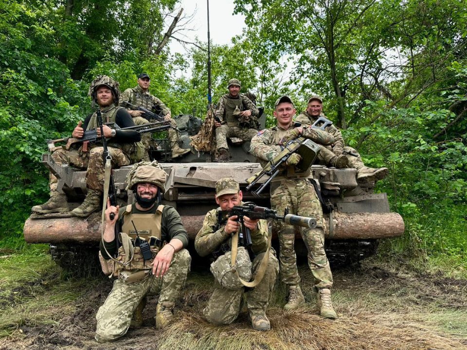 Бійці дніпровської бригади показали, як нищать ворожу техніку на передовій