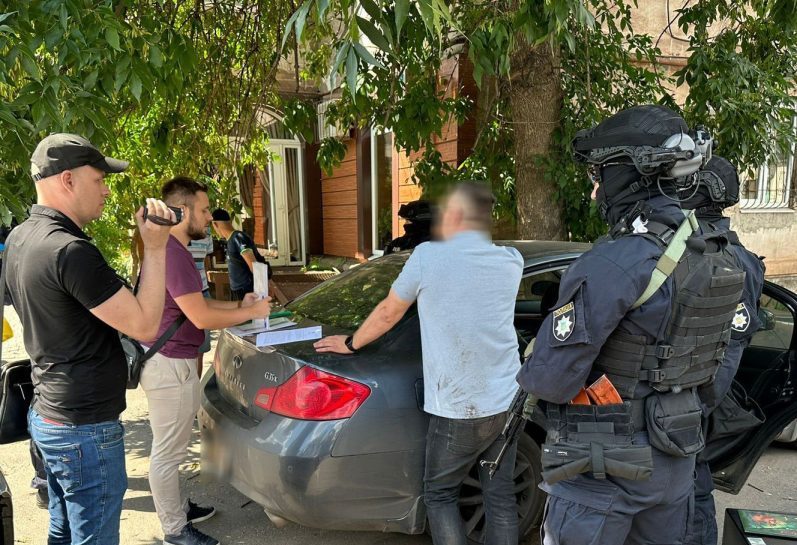 В Кривом Роге разоблачили сутенеров: злоумышленники втянули 11 женщин в занятие проституцией - рис. 1