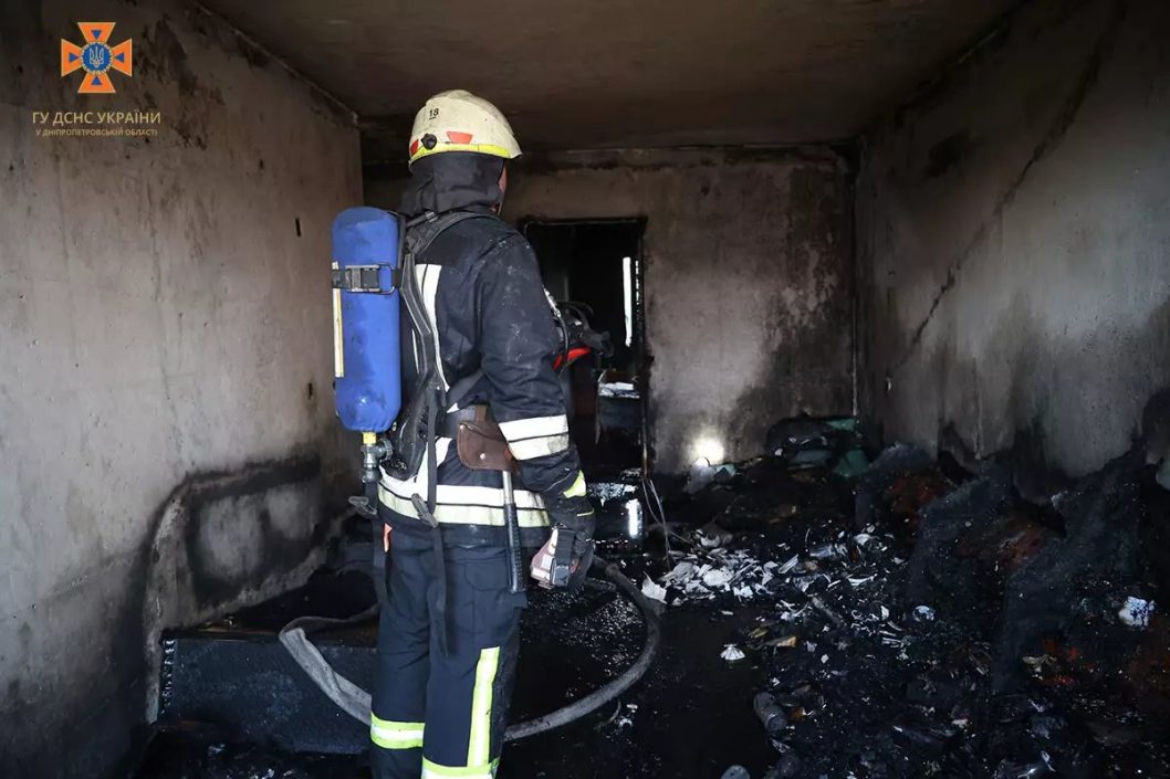 У Дніпрі на Янтарній сталася масштабна пожежа у багатоповерхівці  - рис. 2