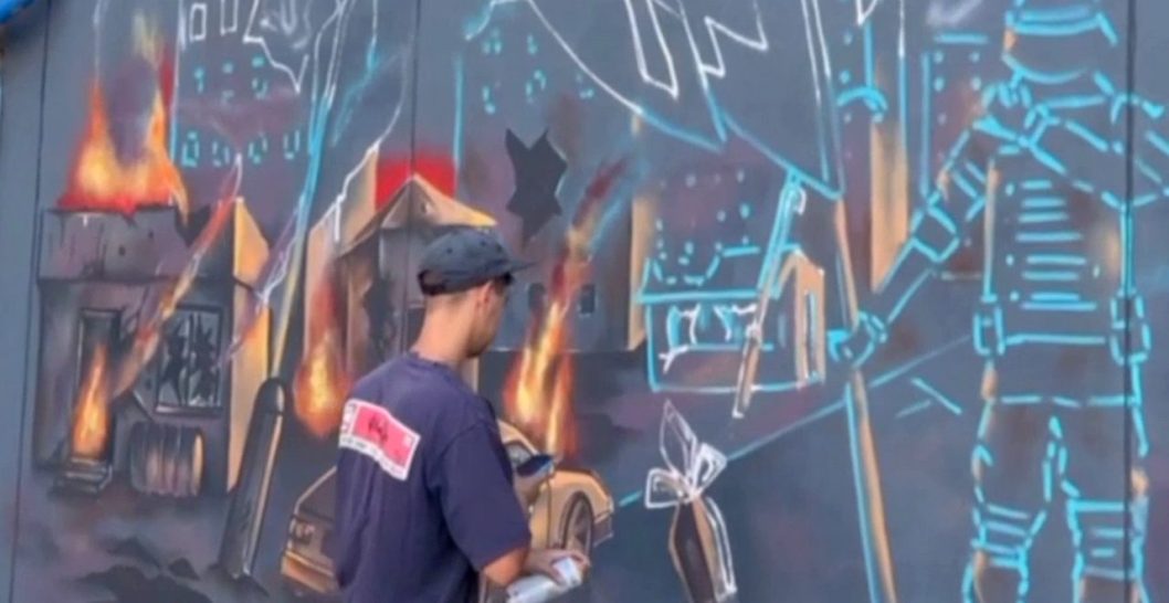 У Кривому Розі відкрили мурал на честь захисників Маріуполя