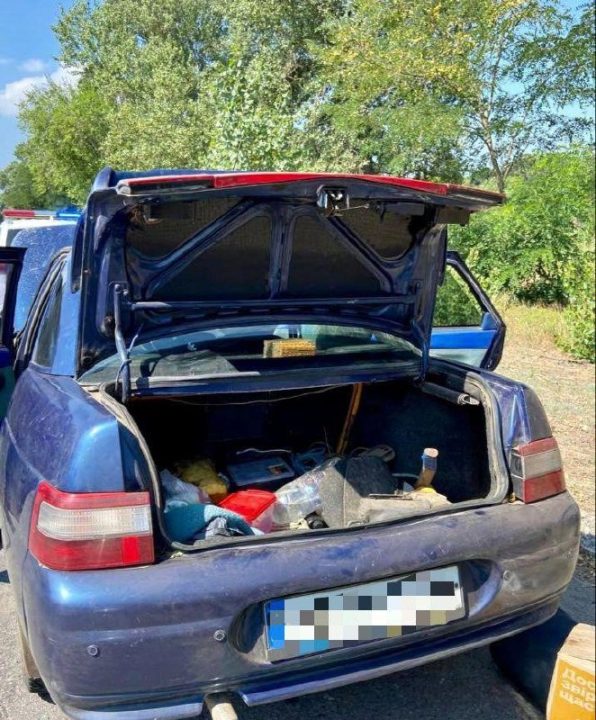 Перевозив зброю та боєприпаси: у Дніпрі поліцейські затримали чоловіка