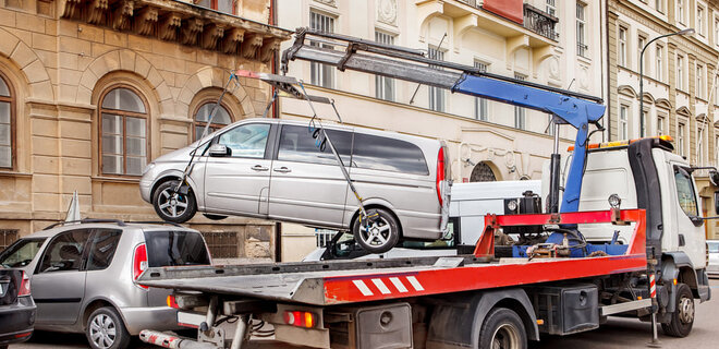 Комунальне підприємство з Дніпра оштрафували через евакуацію авто за завищеними цінами