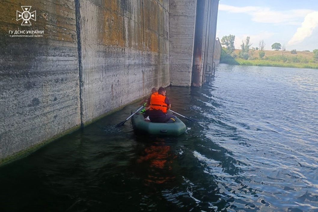 У 20-ти метрах від берега: на Дніпропетровщині рятувальники дістали тіло з води