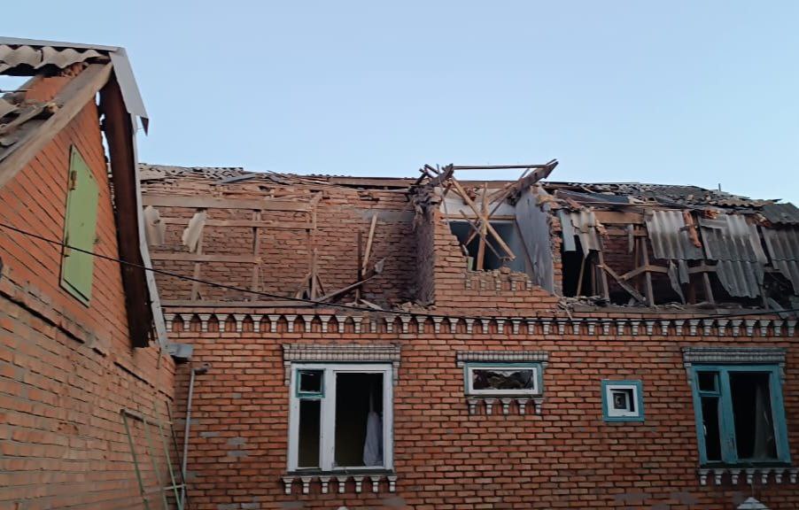 Без света осталось более 700 семей: оккупанты ночью обстреляли Никопольщину - рис. 2