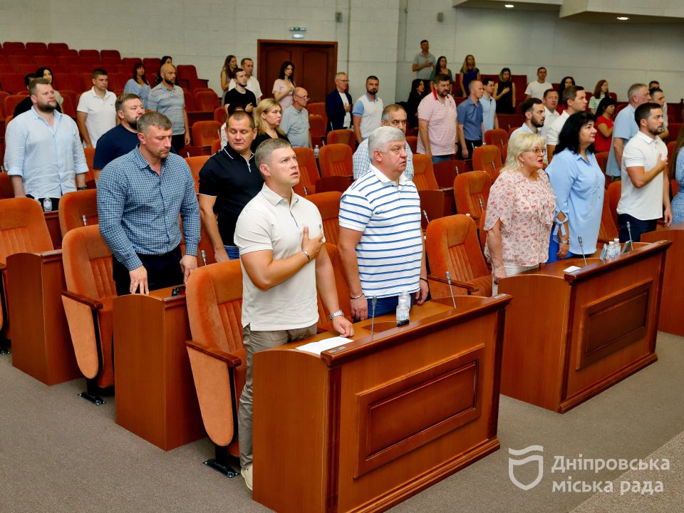 Під час сесії міськради лікарям вручили почесні нагороди від мешканців Дніпра - рис. 5