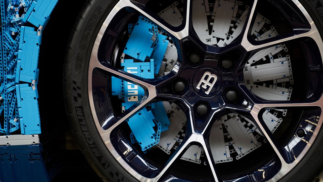 В Чехии собрали Bugatti Chiron из более миллиона деталей Lego - рис. 3