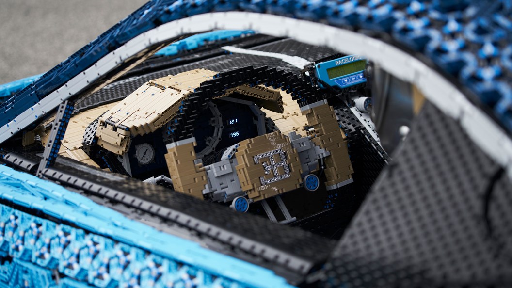В Чехии собрали Bugatti Chiron из более миллиона деталей Lego - рис. 5
