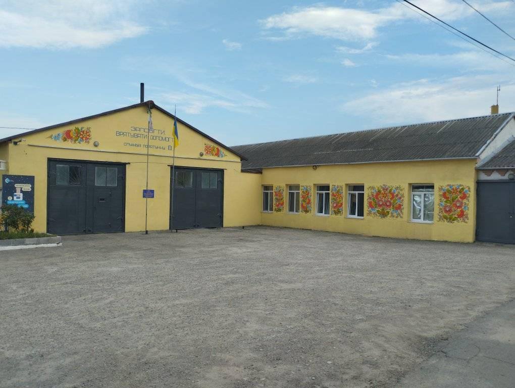 "Спасателям за нелегкий труд": в Петриковке одну из пожарных частей превратили в арт-объект - рис. 2