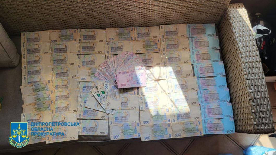 Продавали неіснуючі речі через Інтернет: на Дніпропетровщині судитимуть групу шахраїв - рис. 1
