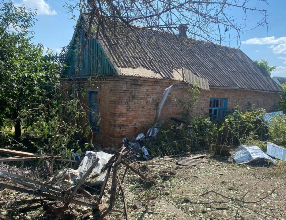 Россияне продолжают терроризировать Никополь: вражеские обстрелы убили мирного жителя - рис. 1