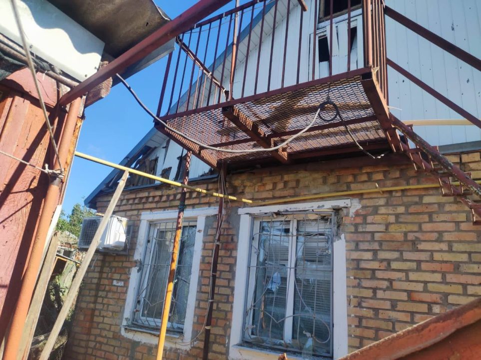 Росіяни атакували Дніпропетровщину: у Нікополі пошкоджено 12 житлових будинків