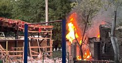 Зруйнована церква та супермаркет: перші кадри наслідків ракетного удару по Запоріжжю