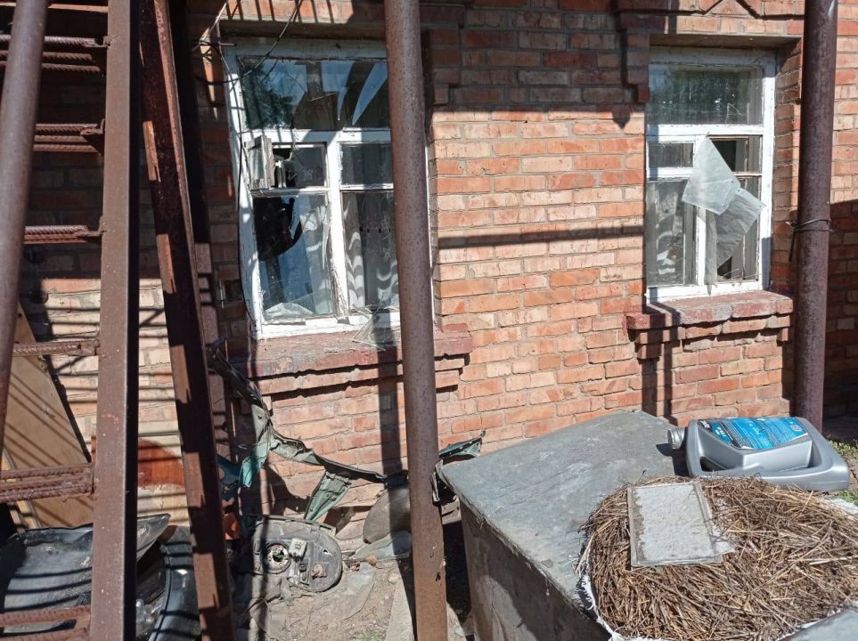 Пошкоджено півсотні будинків, є загиблий: наслідки обстрілу Межівської громади Дніпропетровщини