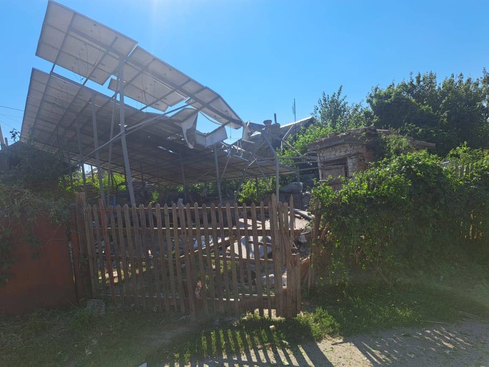 Пошкоджено півсотні будинків, є загиблий: наслідки обстрілу Межівської громади Дніпропетровщини