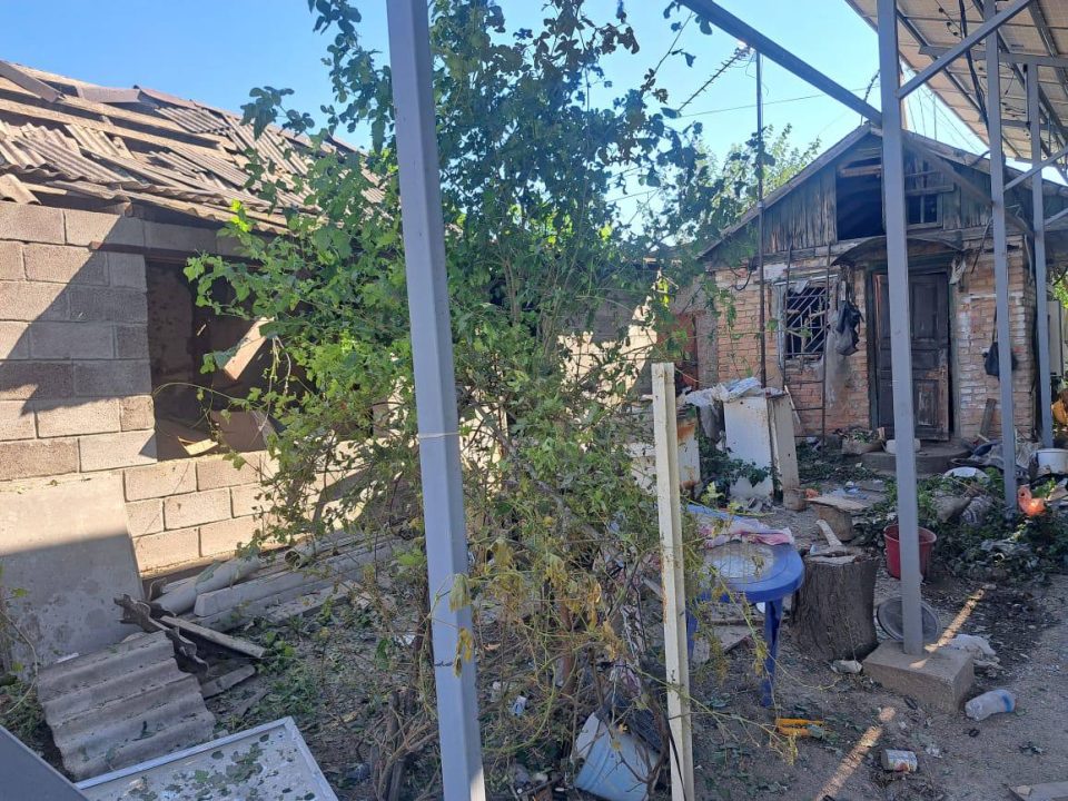 Пошкоджено півсотні будинків, є загиблий: наслідки обстрілу Межівської громади Дніпропетровщини