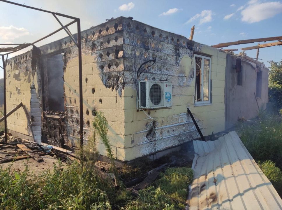 Пошкоджені будинки та ЛЕП: протягом дня російські окупанти тричі обстрілювали Дніпропетровщину - рис. 2