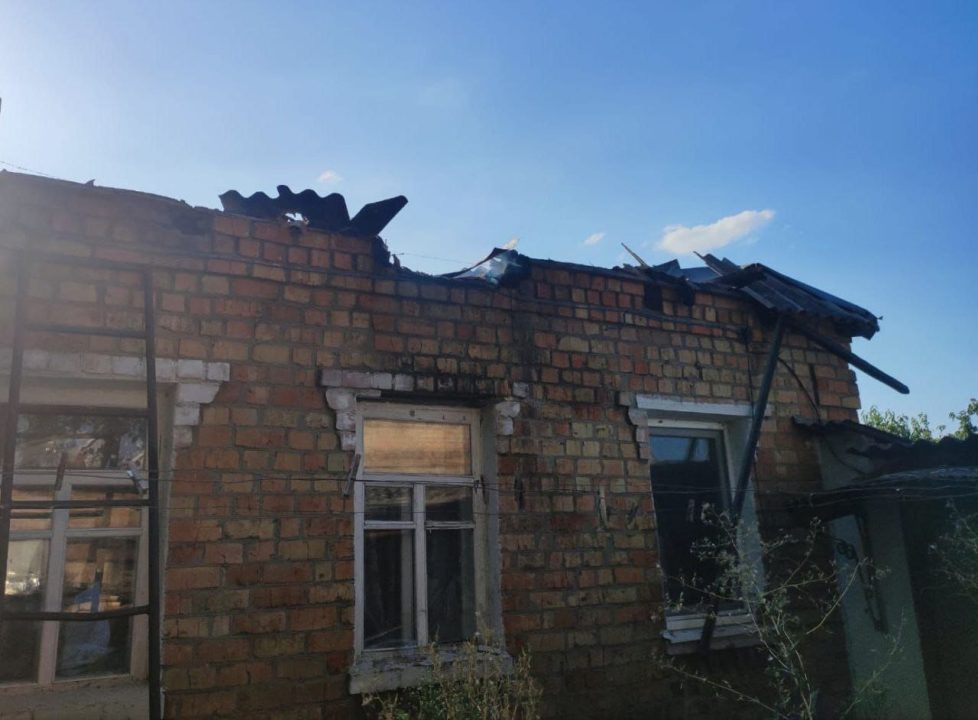 Пошкоджені будинки та ЛЕП: протягом дня російські окупанти тричі обстрілювали Дніпропетровщину - рис. 3
