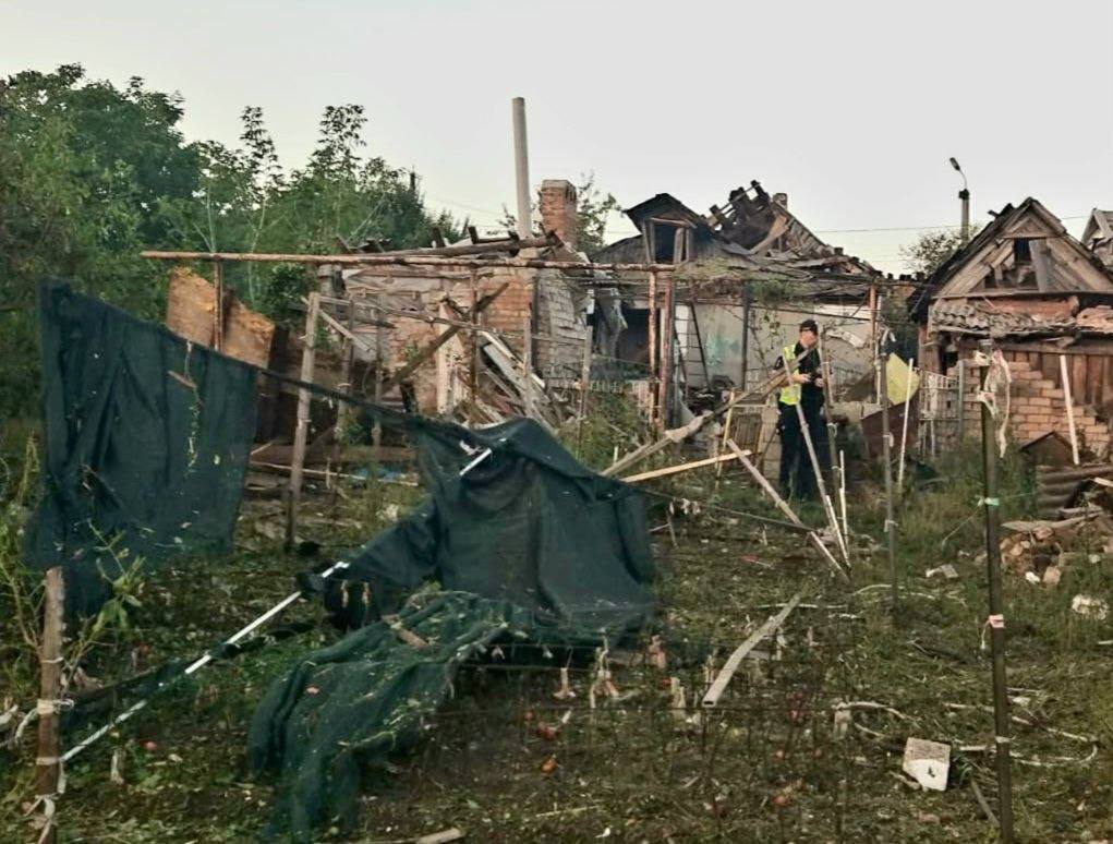 Оккупанты нанесли удары по Кривому Рогу и Синельниковскому району: есть пострадавшие и разрушения - рис. 1