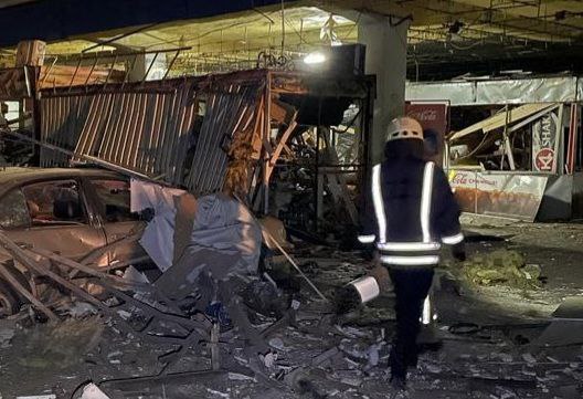 Російські окупанти поцілили по транспортному об'єкту у Дніпрі: постраждали 7 людей - рис. 4