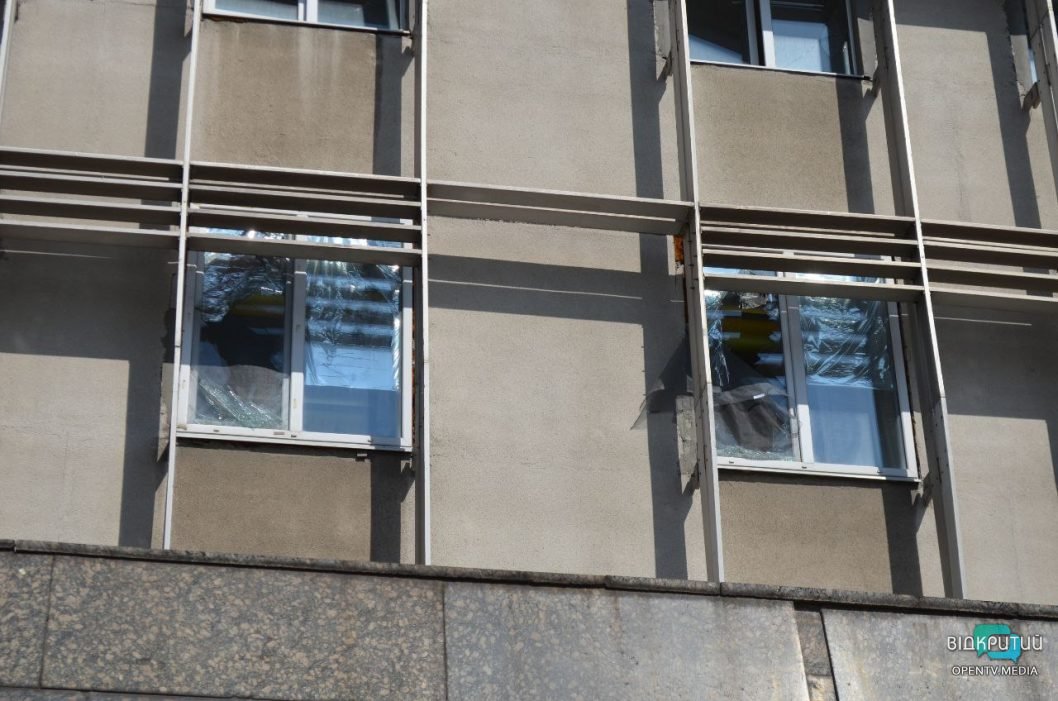 Пошкоджені МАФи, будинки та автовокзал: наслідки ракетного удару по Дніпру  - рис. 38
