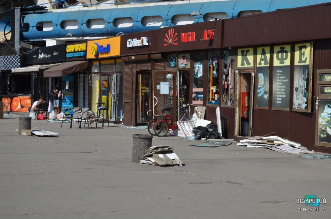 Пошкоджені МАФи, будинки та автовокзал: наслідки ракетного удару по Дніпру  - рис. 10