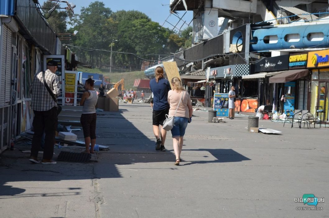 Повреждены МАФы, дома и автовокзал: последствия ракетного удара по Днепру - рис. 11