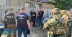 Вирощували коноплю на власних городах: на Дніпропетровщині судитимуть групу наркоторговців