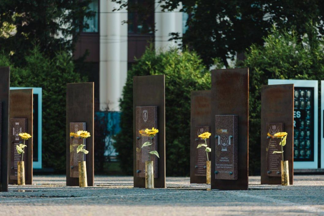 У Дніпрі вшанували пам'ять загиблих українських воїнів - рис. 1