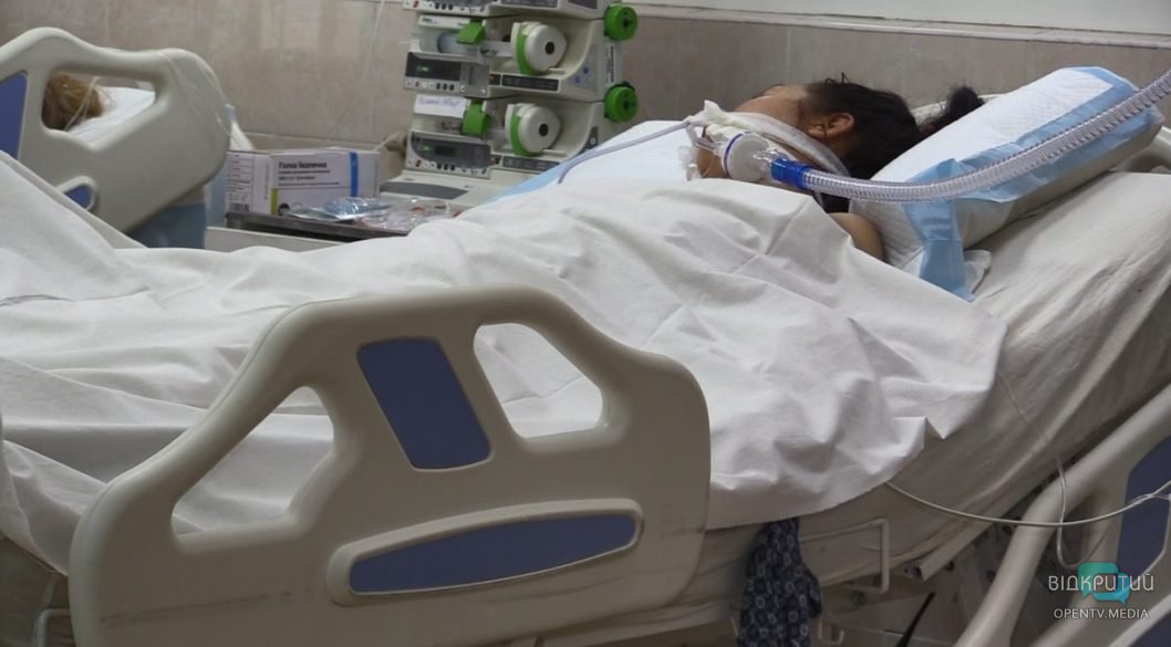 Всі у важкому стані: у Дніпрі рятують життя постраждалих, внаслідок обстрілу Костянтинівки