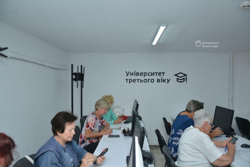 У Дніпрі проводять безкоштовні курси для слухачів Університету третього віку - рис. 6