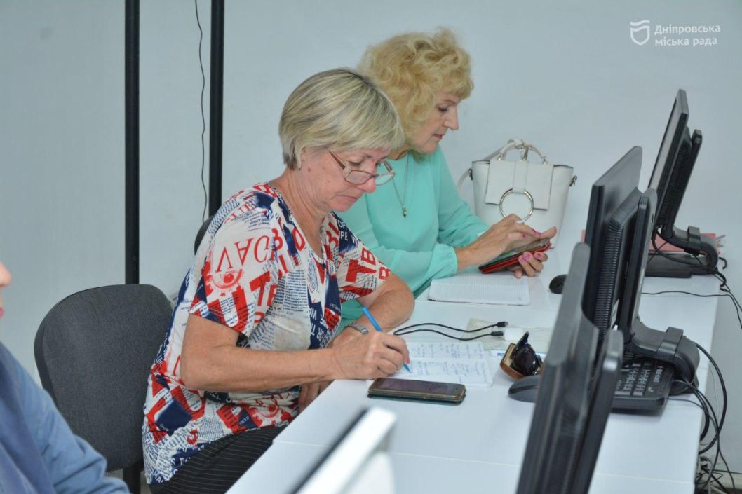 У Дніпрі проводять безкоштовні курси для слухачів Університету третього віку - рис. 2