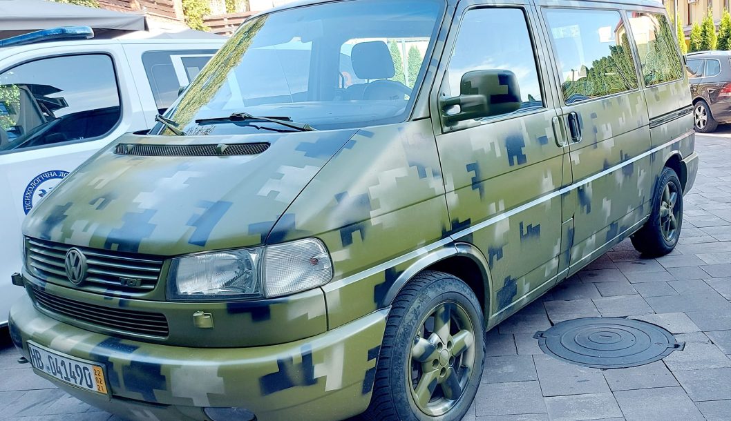 У Дніпрі пес Кокс передав захисникам України автівку   - рис. 1