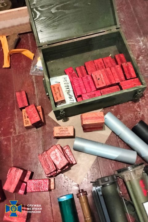 В Днепропетровской области СБУ нашла схрон с оружием российских захватчиков (Фото)