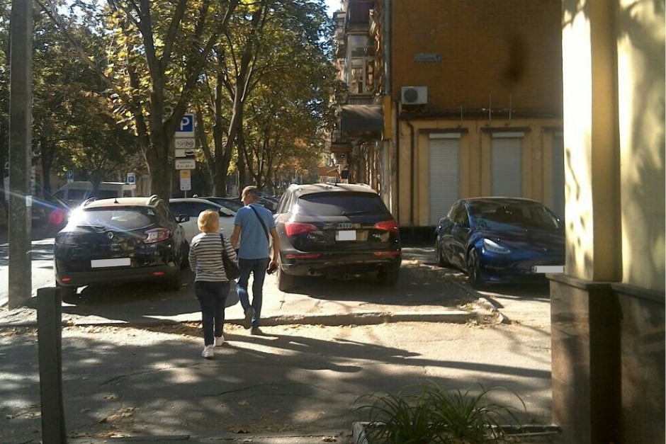 Топ-5 автохамів тижня: у Дніпрі через порушення правил паркування накладено 3700 штрафів
