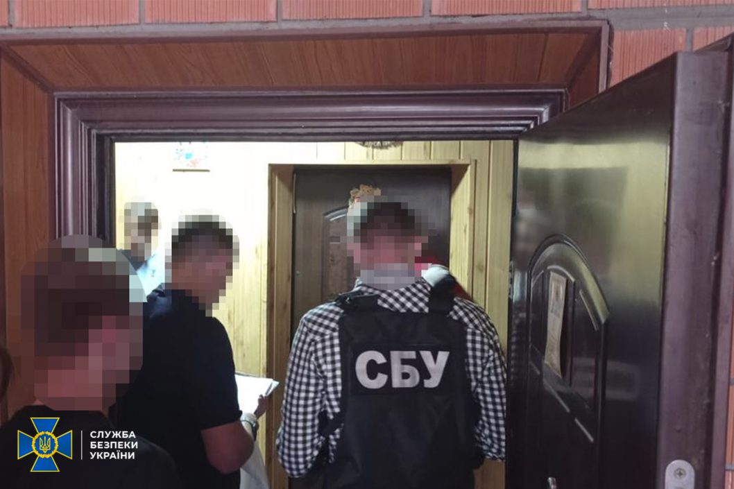 В Днепре задержали женщину, которая помогала уклонистам подделывать документы - рис. 4