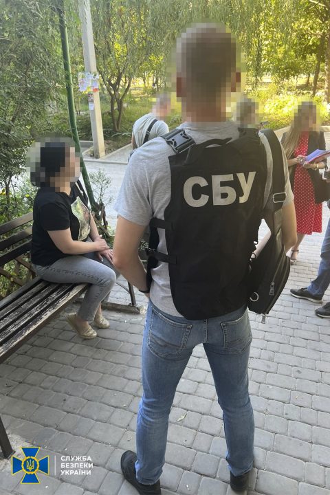 В Днепре задержали женщину, которая помогала уклонистам подделывать документы - рис. 2