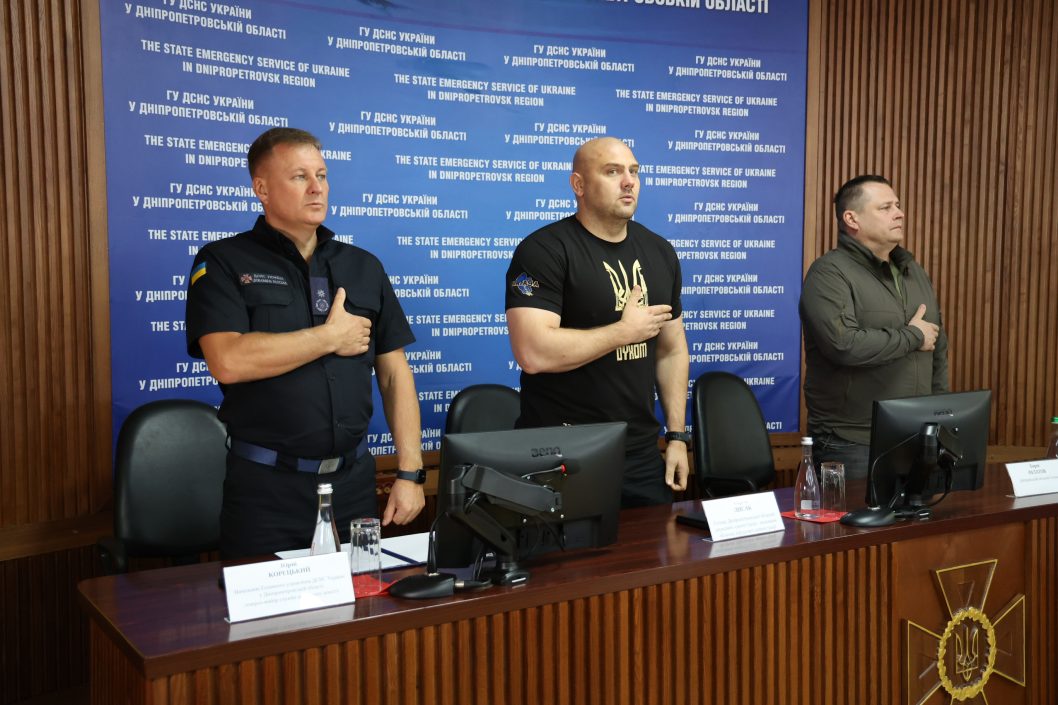Керівник ДніпроОВА і мер Дніпра до Дня рятувальника нагородили надзвичайників міста і регіону
