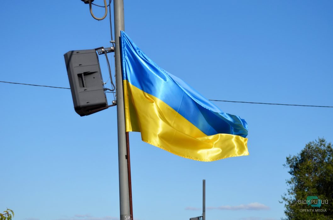 «Тарілка щастя» та синьо-жовта мапа України: як у Дніпрі в парку Шевченка відзначили День міста