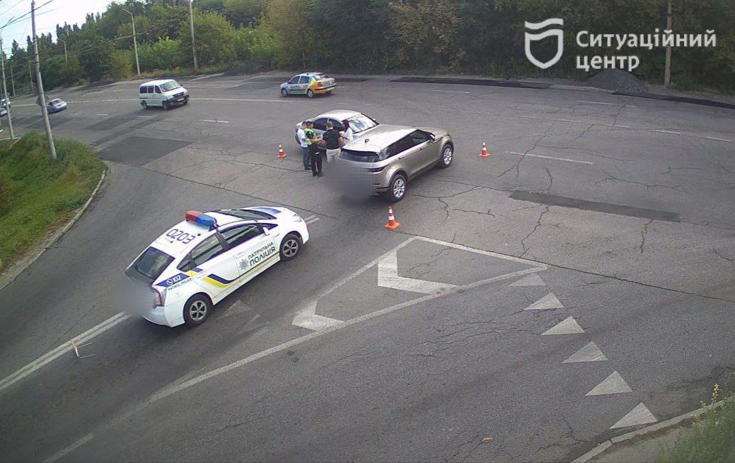 Рух транспорту ускладнено: у Дніпрі на Запорізькому шоссе сталася аварія