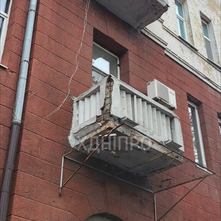 У середмісті Дніпра обвалився балкон