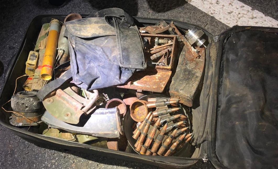 Правоохранители Днепропетровщины задержали мужчину с чемоданом набитым боеприпасами и взрывчатыми веществами - рис. 1