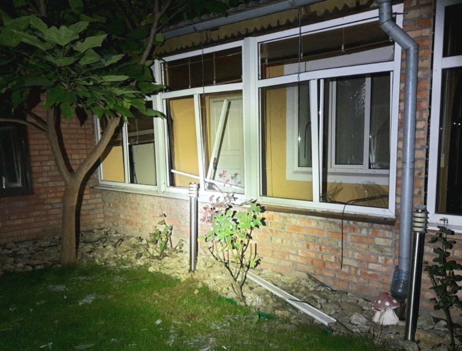 В результате ночных обстрелов Днепропетровщины были повреждены дома и линии электропередач - рис. 1