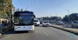 Утворився затор: у Дніпрі сталася аварія за участю тролейбуса