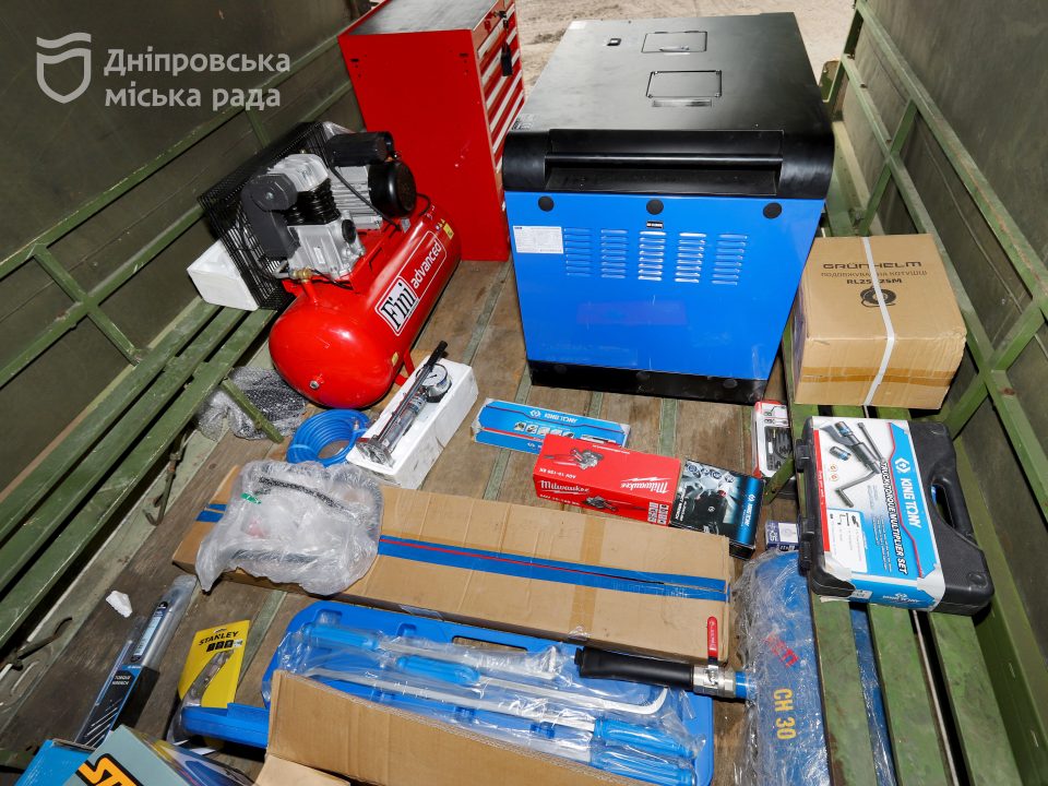 Дніпро відправив Силам оборони пересувні майстерні з обладнанням для ремонту техніки - рис. 7