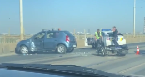 ДТП на Амурському мосту: постраждалий мотоцикліст помер у лікарні - рис. 1