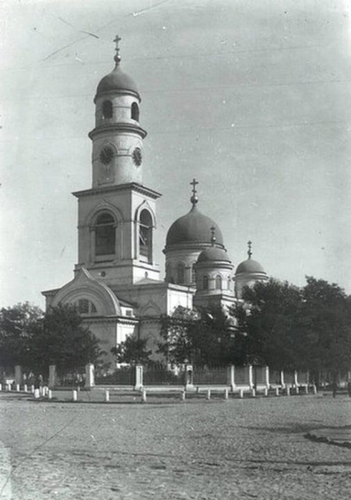 Радянський режим знищив 11 красивих стародавніх храмів у Дніпрі